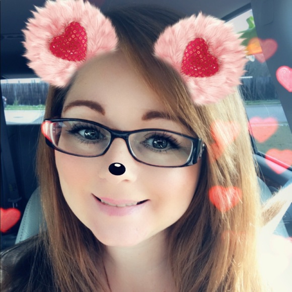 Meet your Posher, Nicole - Picture 2 of 5